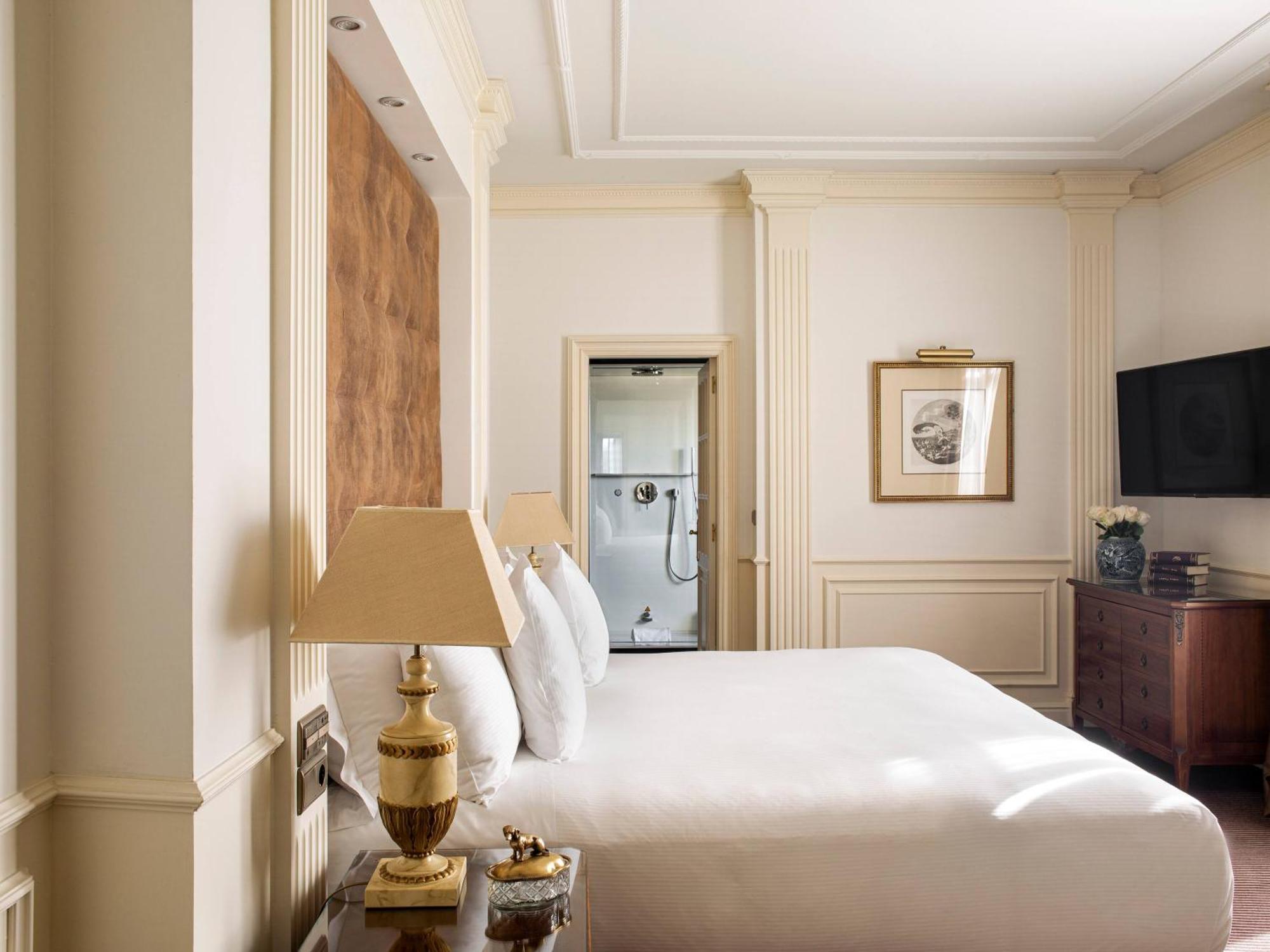 Royal Suite Red Level